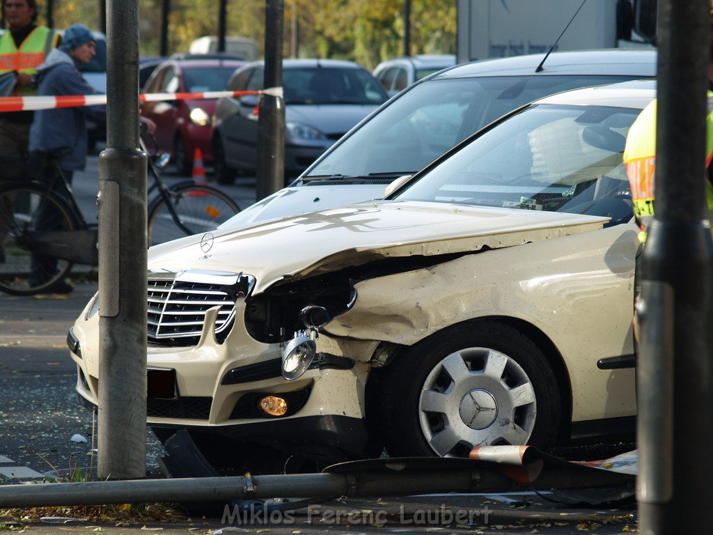 VU 4 PKW Koeln Innere Kanalstr Subbelratherstr  P27.JPG